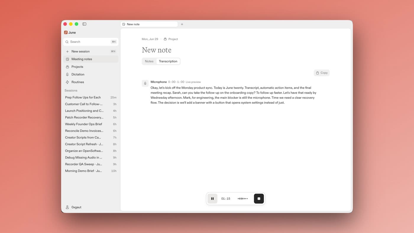 A meeting note in Clovy with a live transcription preview while recording