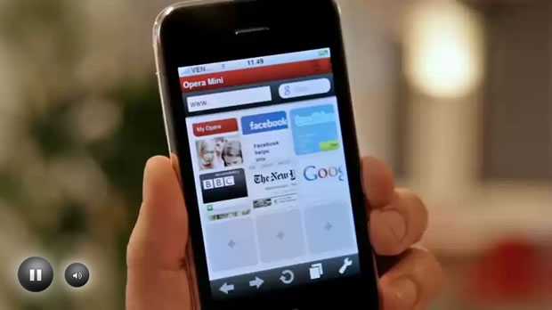 another shot of the styled video controls, showing the increased opacity while the video is playing, and the pause button in place of the play button