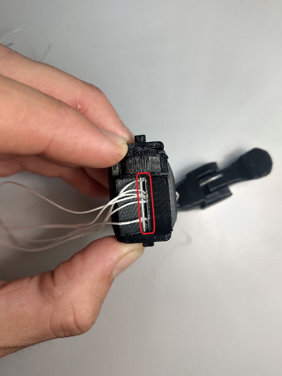 New thumb AP with a single long slit in place of six holes