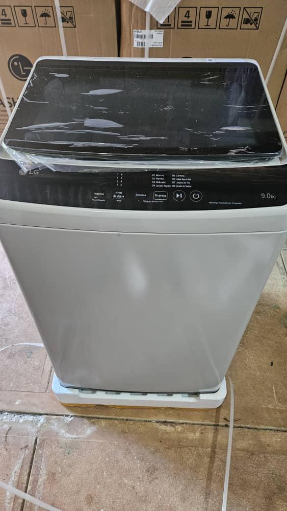 Lavadora automática 9Kg LG