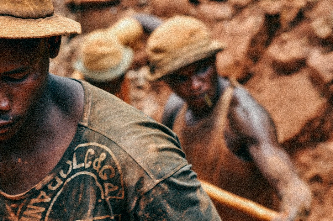 Gallery still 2 from NEW AFRICA, cinematography by Padu Palmerio.
