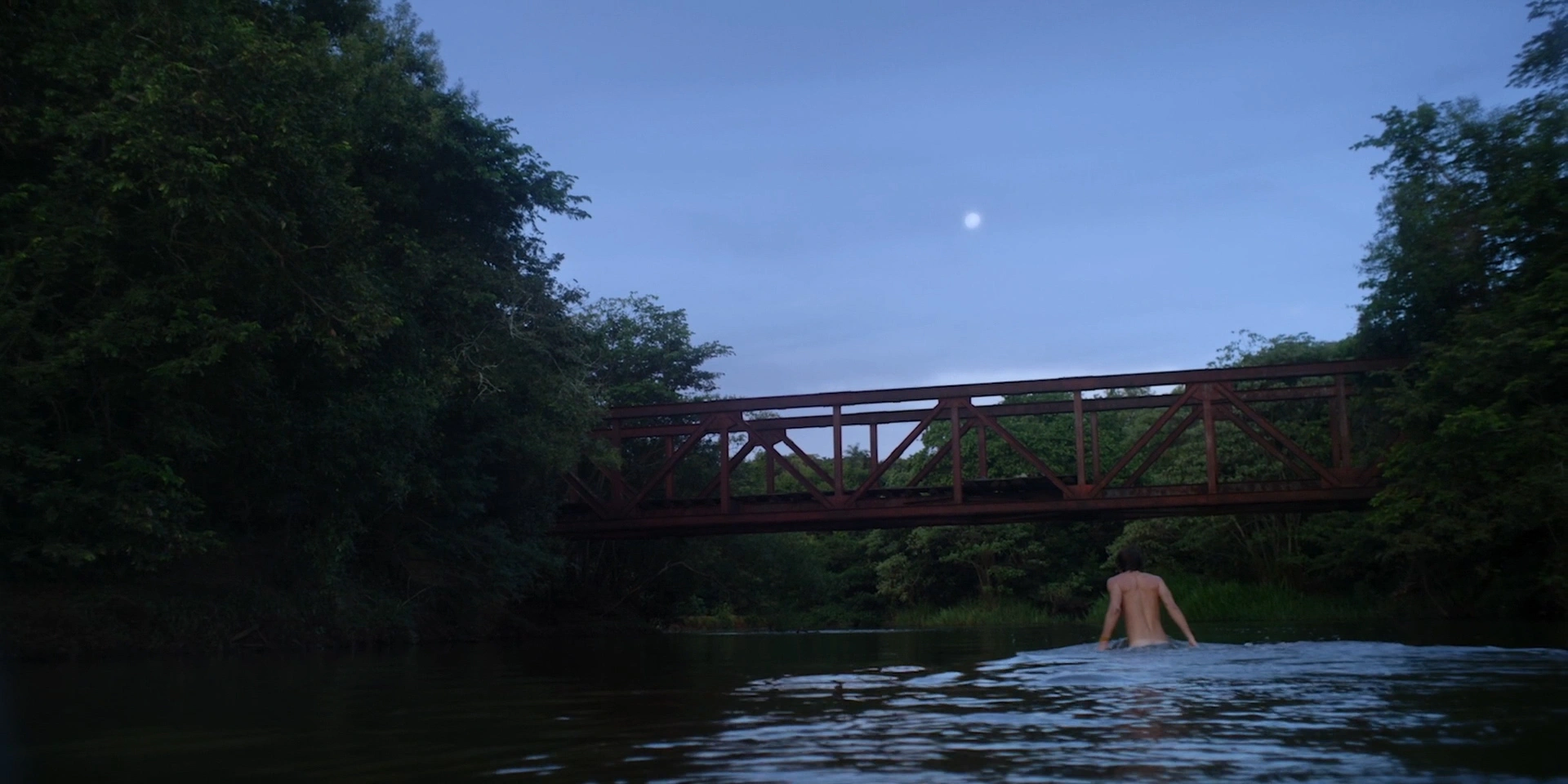 ÁGUA DOCE — frame 8