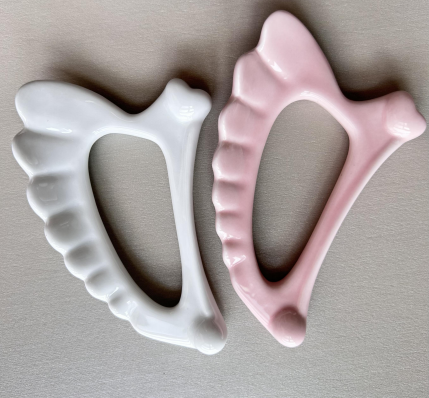 CG-04 Heart-shaped ceramic Gua Sha