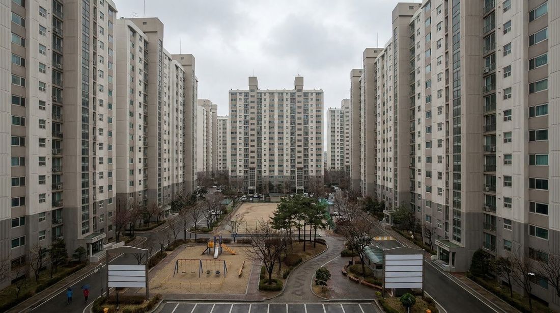 A large standardized Korean apartment complex seen from above