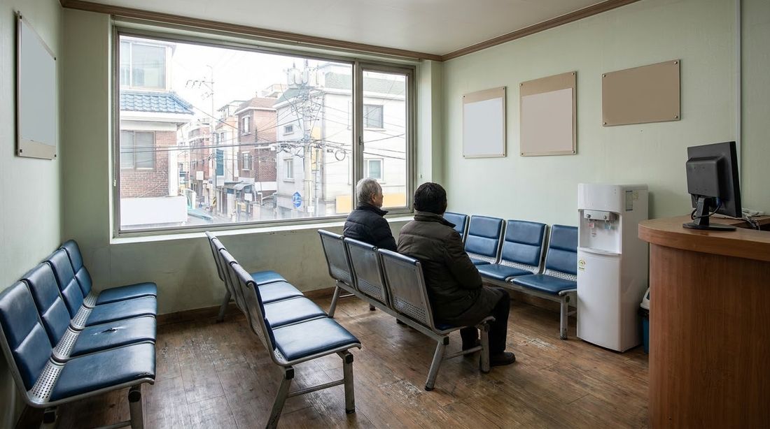 The waiting area of a small Korean neighborhood clinic