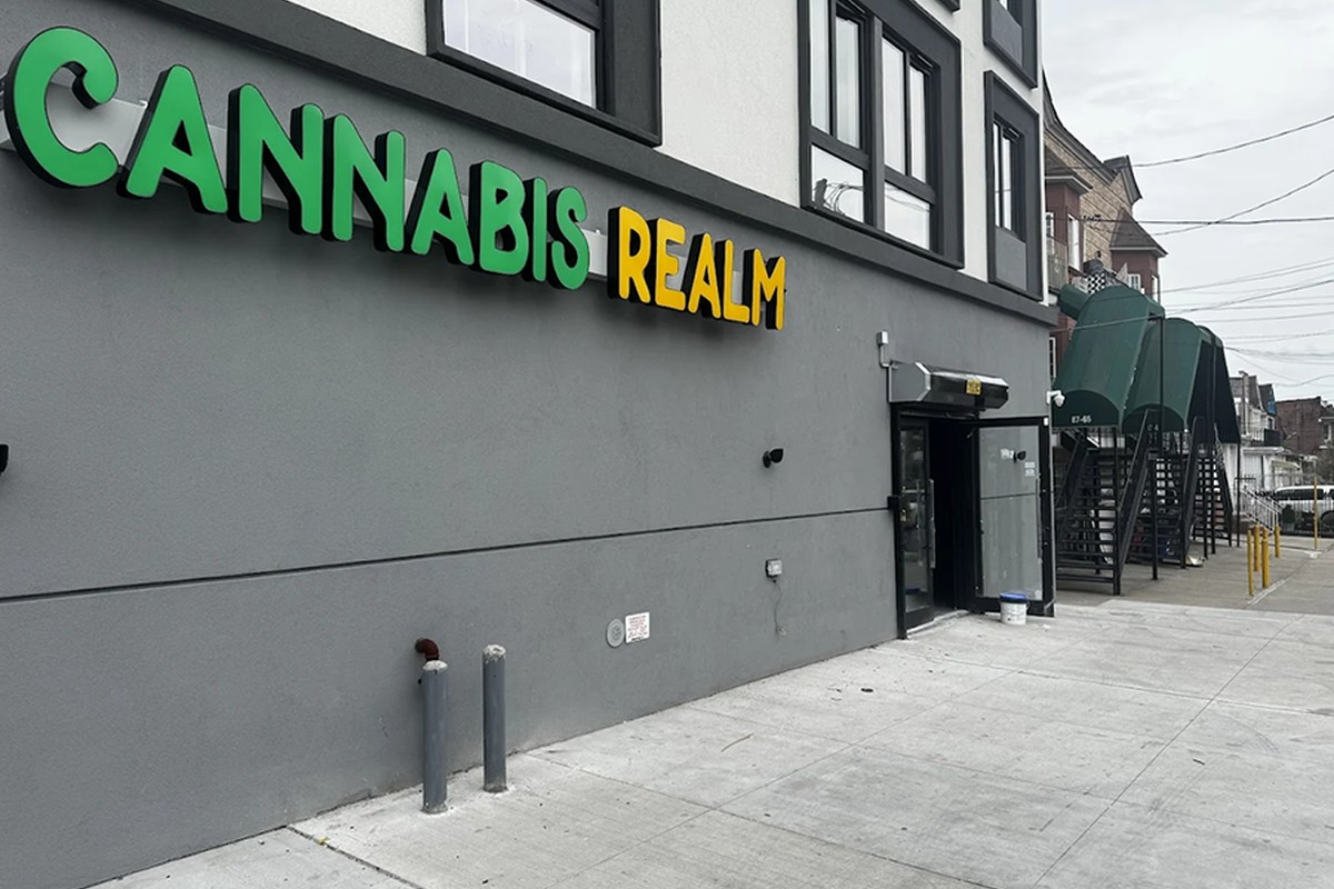 Cannabis Realm Hillside storefront