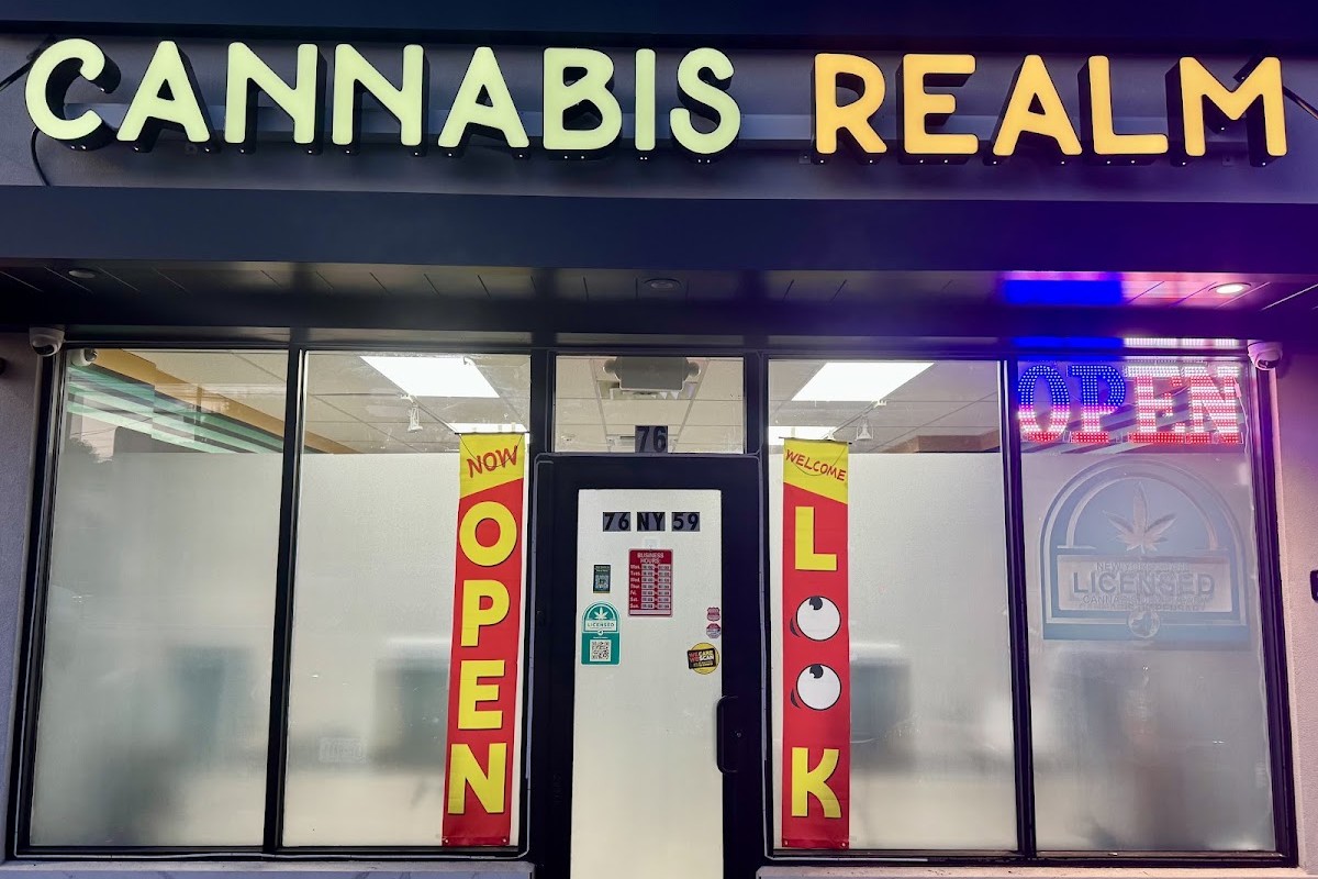 Cannabis Realm Rockland storefront