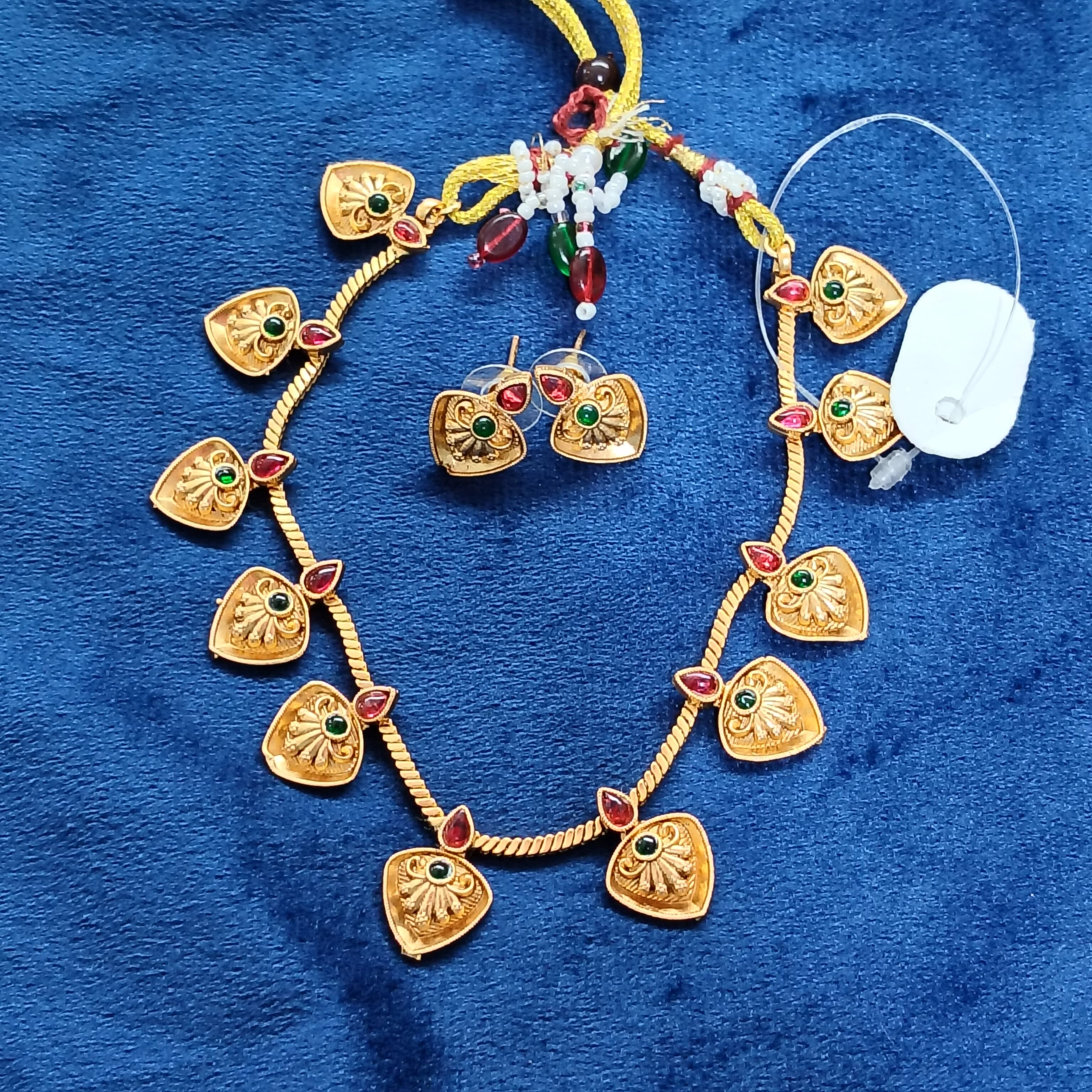 Flower short pendant