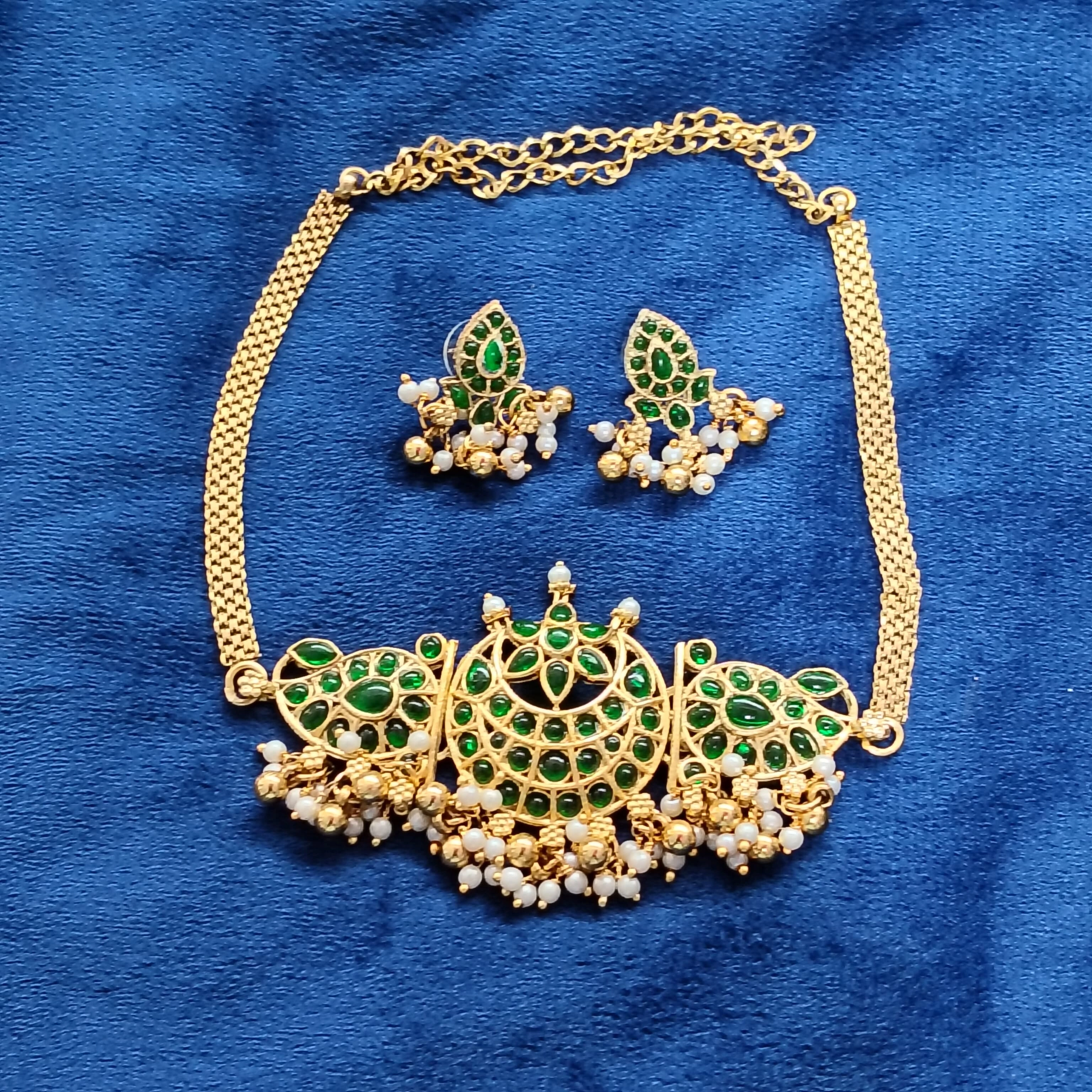 Green stone short neckset