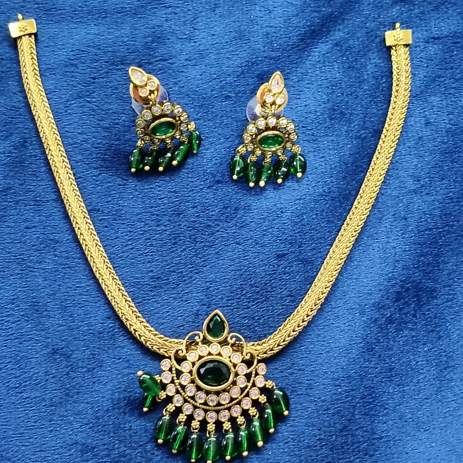 Green  Stone With Peari NeckSet