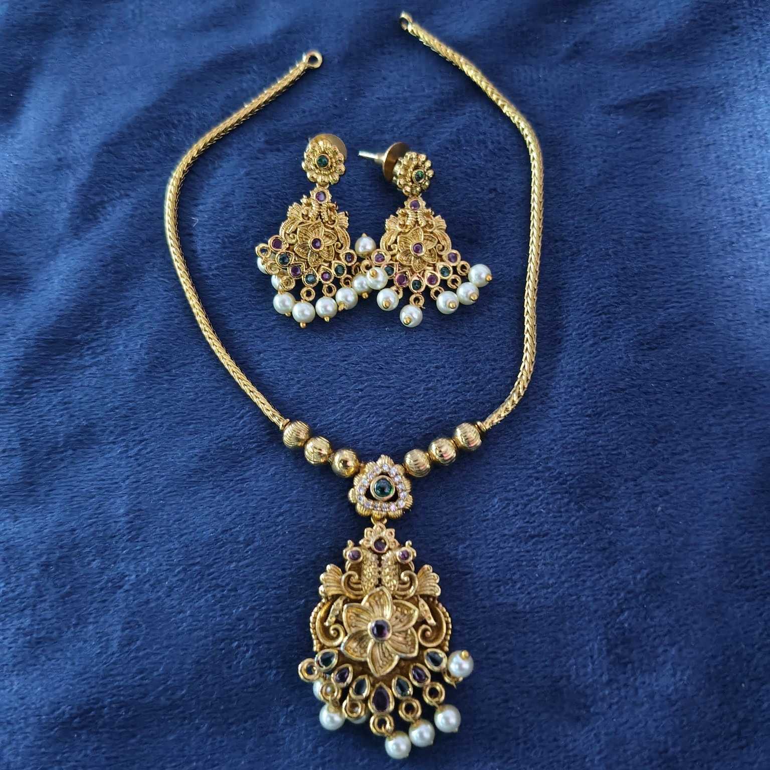 Flower Pendant NeckSet
