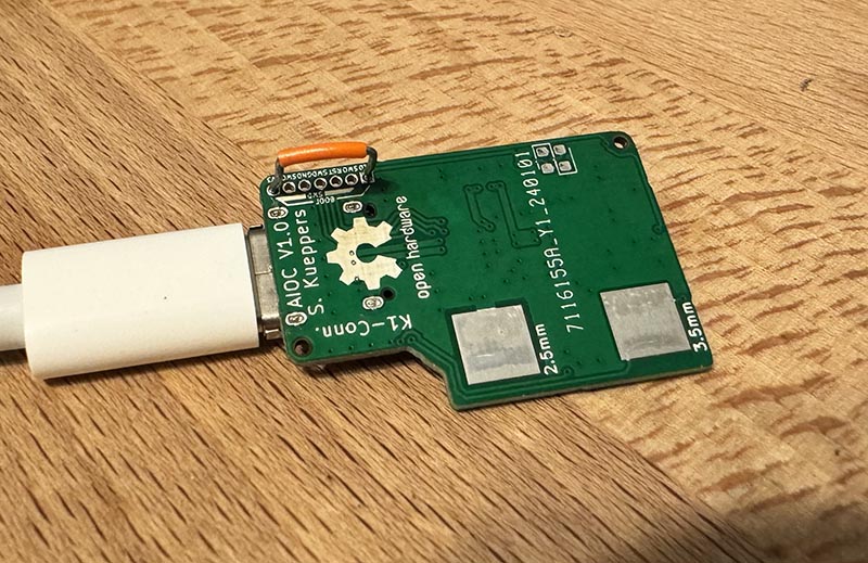 Shorting pins for bootloader mode Shorting pins for bootloader mode