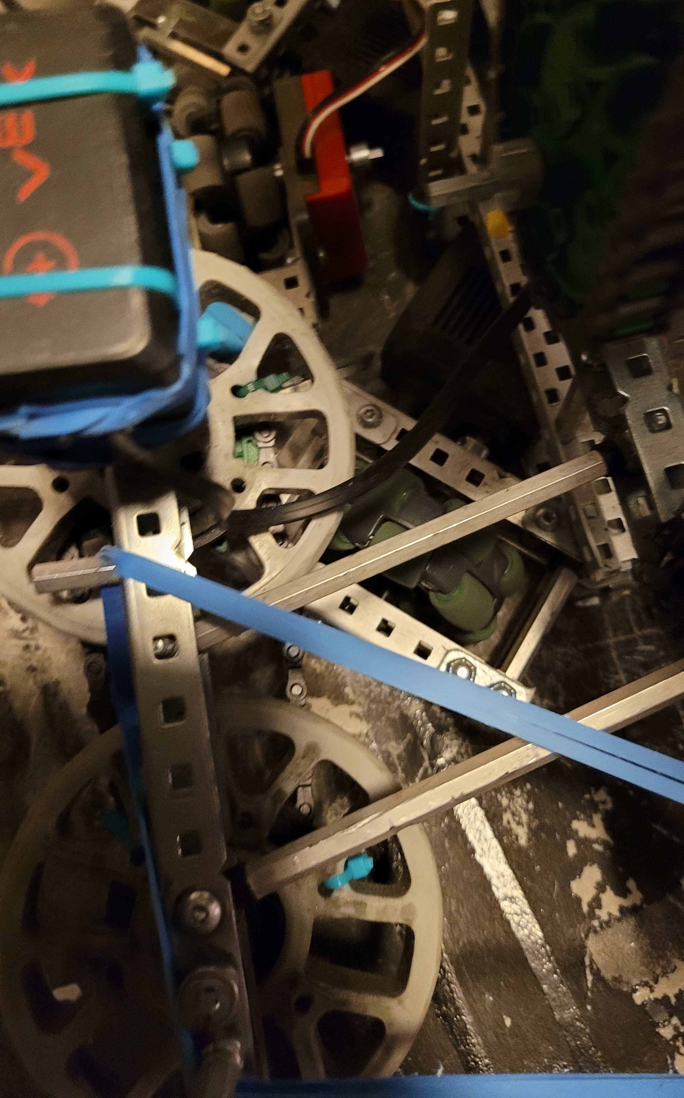 Four bar linkage with standoffs used for intake deploy (95E Change Up 2021)