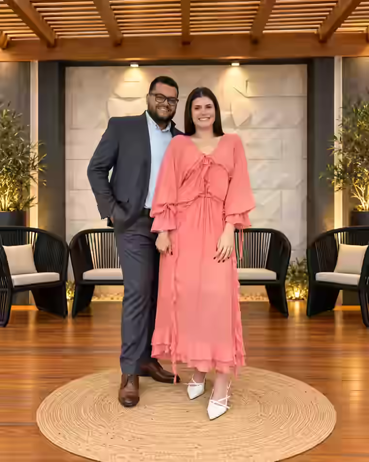 Geovana e Lourenço em retrato de casal