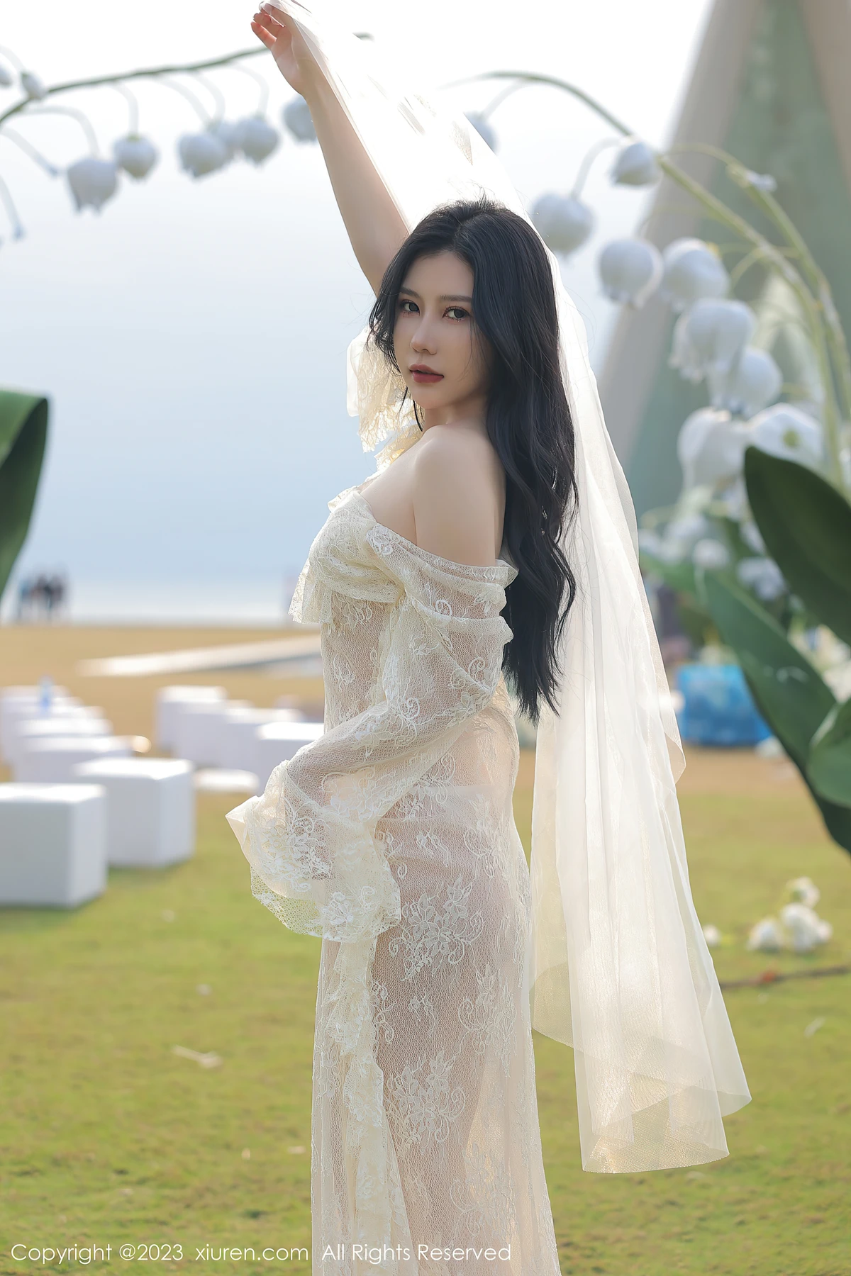 XiuRen No.6303尹甜甜：海南海边白纱旅拍，把她的鲜活焊在镜头里 - 2