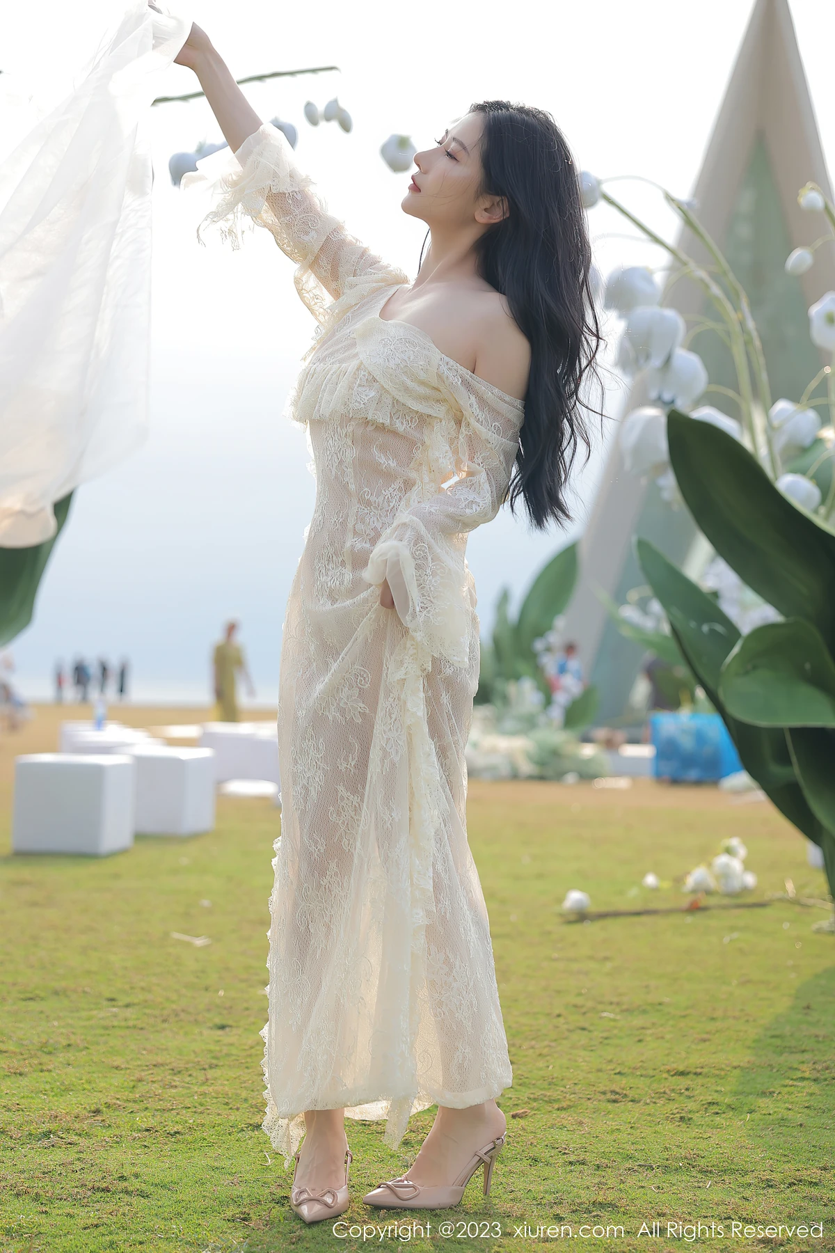 XiuRen No.6303尹甜甜：海南海边白纱旅拍，把她的鲜活焊在镜头里 - 3