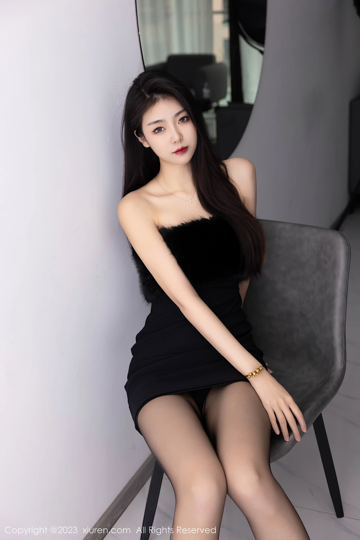 XiuRen No.6275 可乐Vicky 黑丝短裙裹不住的运动员曲线，这组写真美到想私藏！ - 3