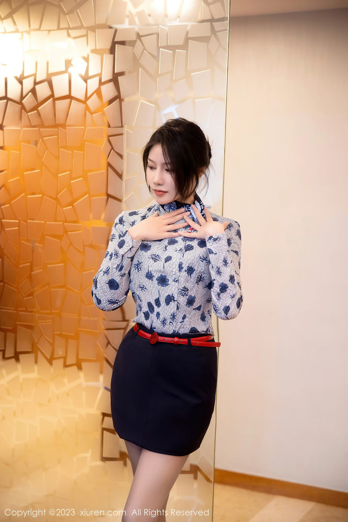 No.6338新人王楚璇:空姐制服秒切蕾丝灰丝,56P写真藏着鲜活小性感 - 3