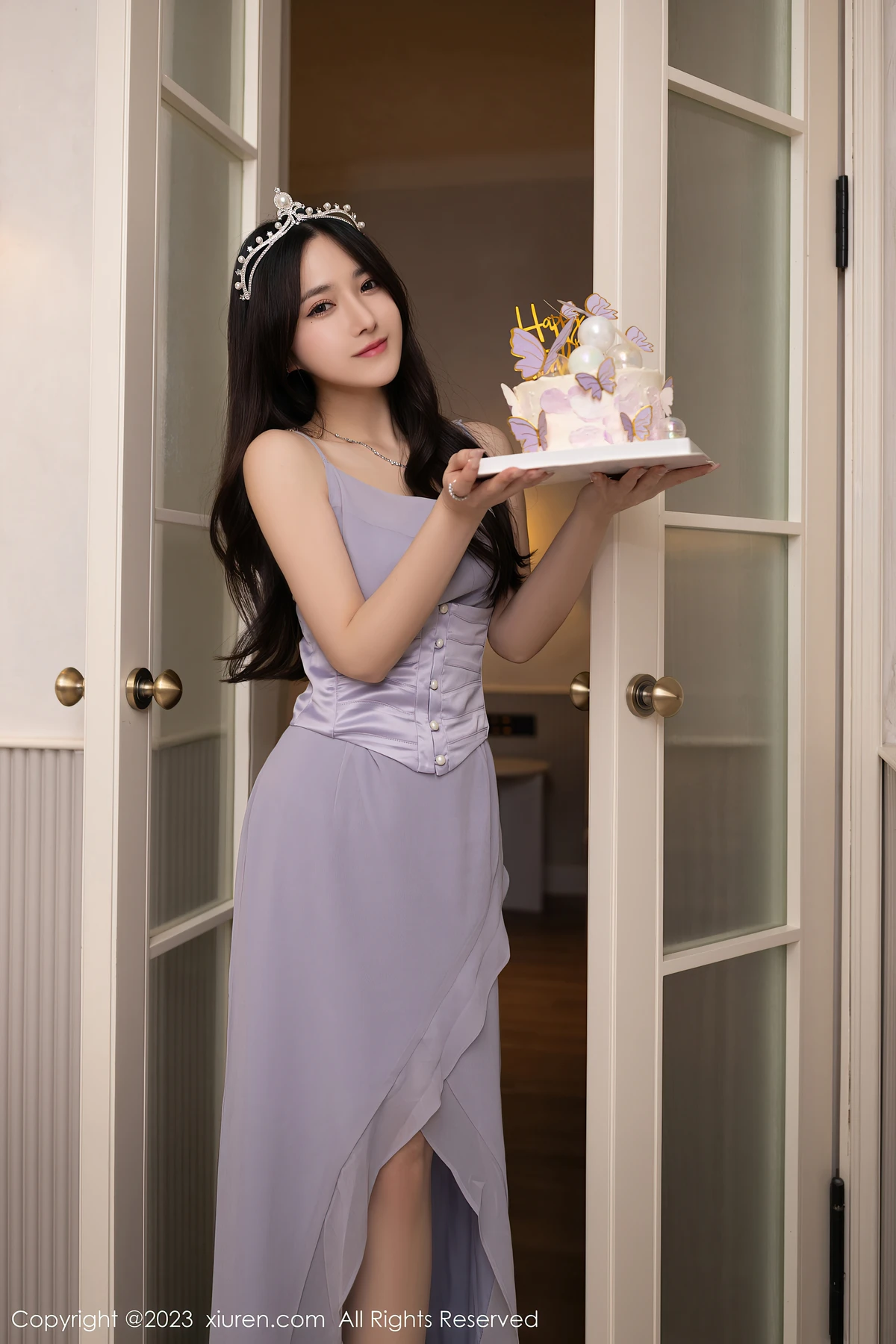 XiuRen No.6286鱼子酱Fish生日旅拍：紫灰长裙裹86-59-88曲线，83P海风里的鲜活美 - 4