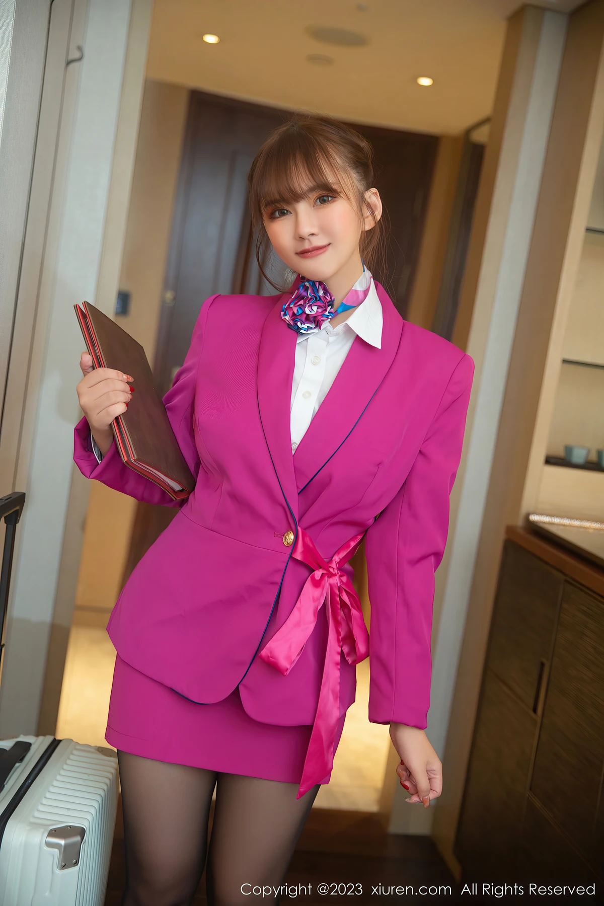 XiuRen No.6318张思允Nice：玫红空姐服黑丝暴击，这才是她该被定格的美 - 5