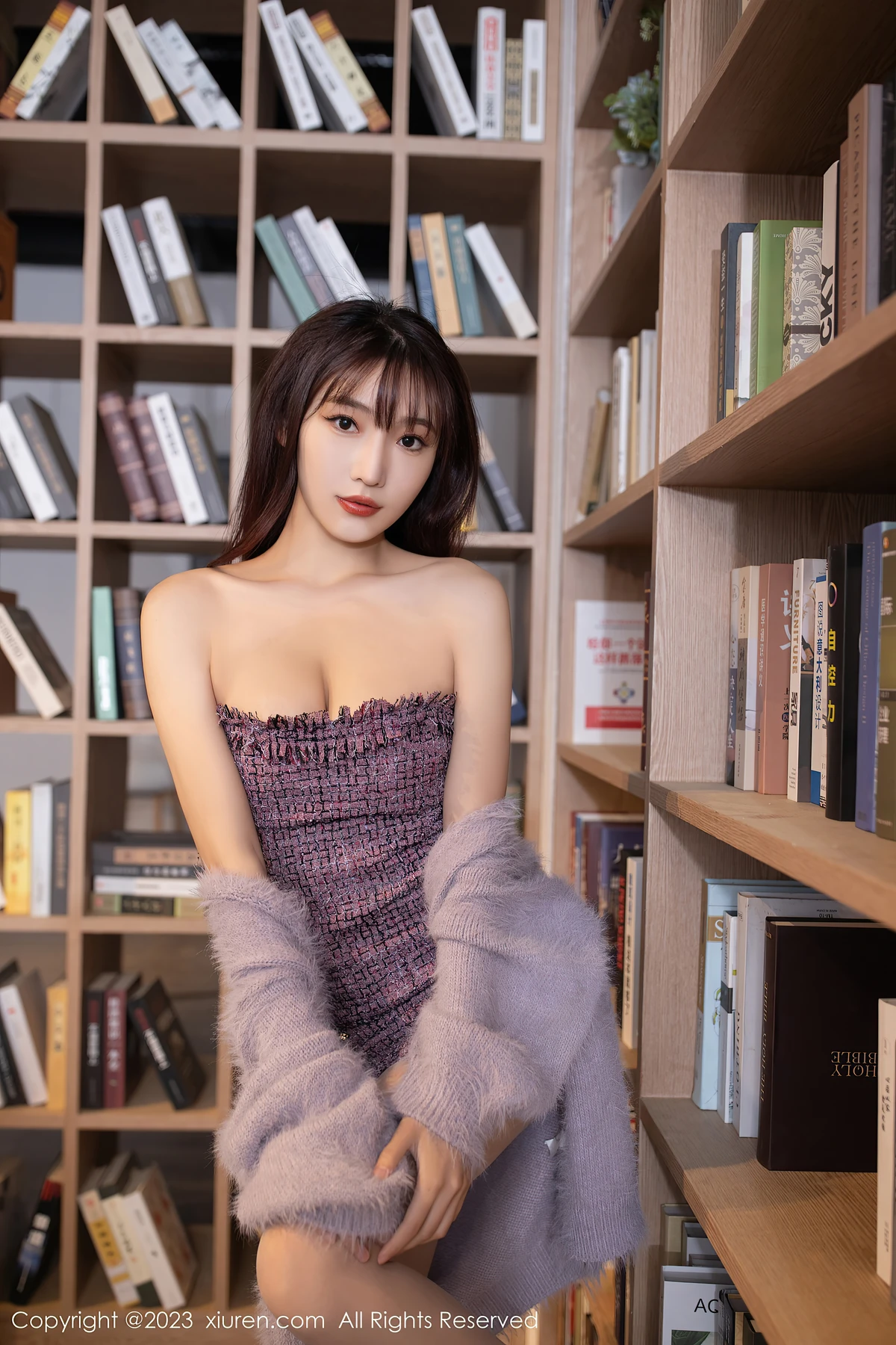 XiuRen No.6209陆萱萱 图书馆紫裙暴击！81P写真藏不住的妩媚感 - 4