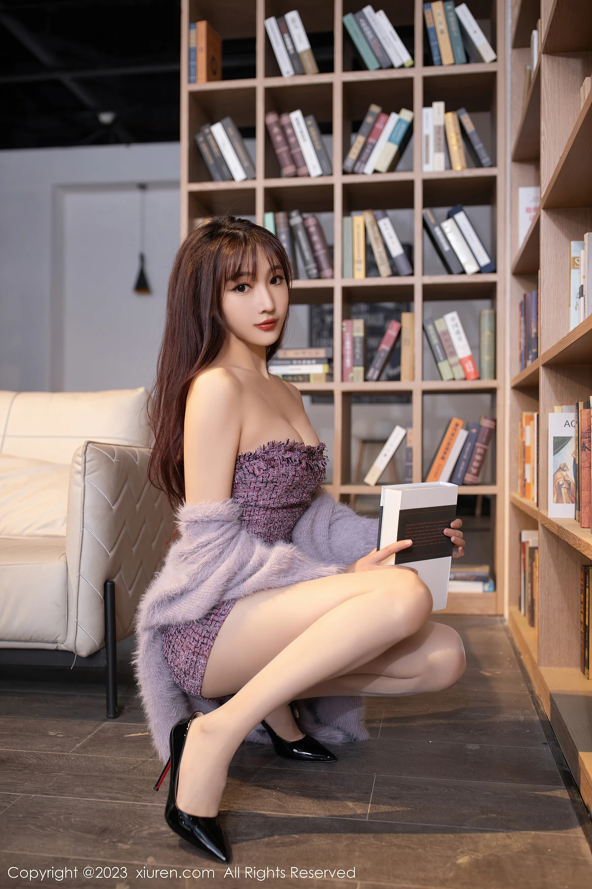 XiuRen No.6209陆萱萱 图书馆紫裙暴击！81P写真藏不住的妩媚感 - 6