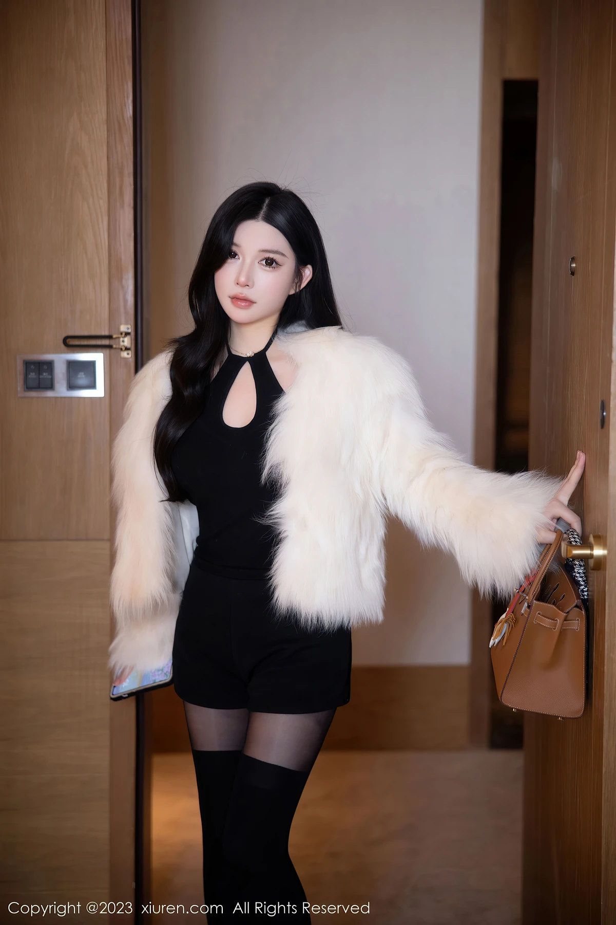 XiuRen No.6212 林珊珊：黑丝蕾丝+收身装，每帧都是明艳心动感！ - 2