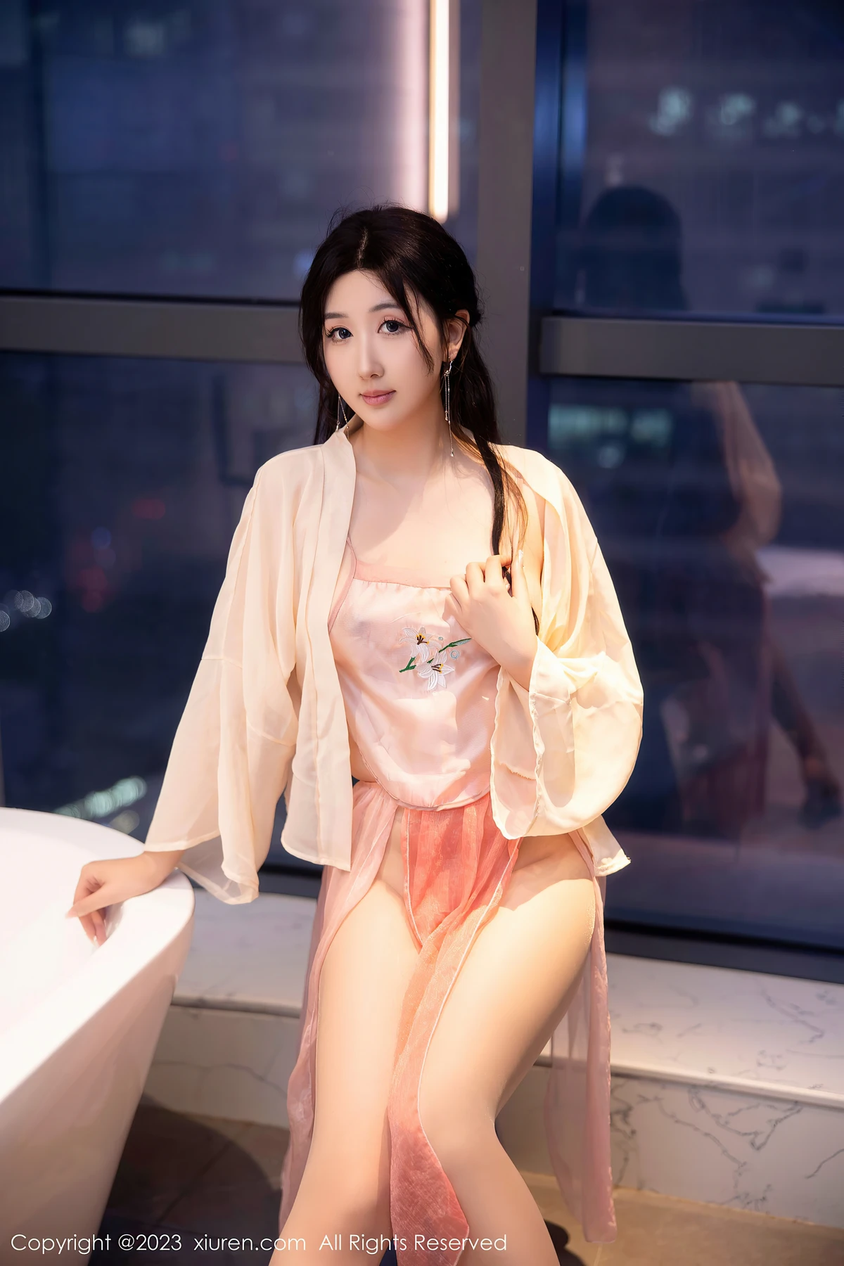 XiuRen No.6262江真真 浴室橙古装的丰腴诱惑，男生该带女友拍的写真范本 - 2