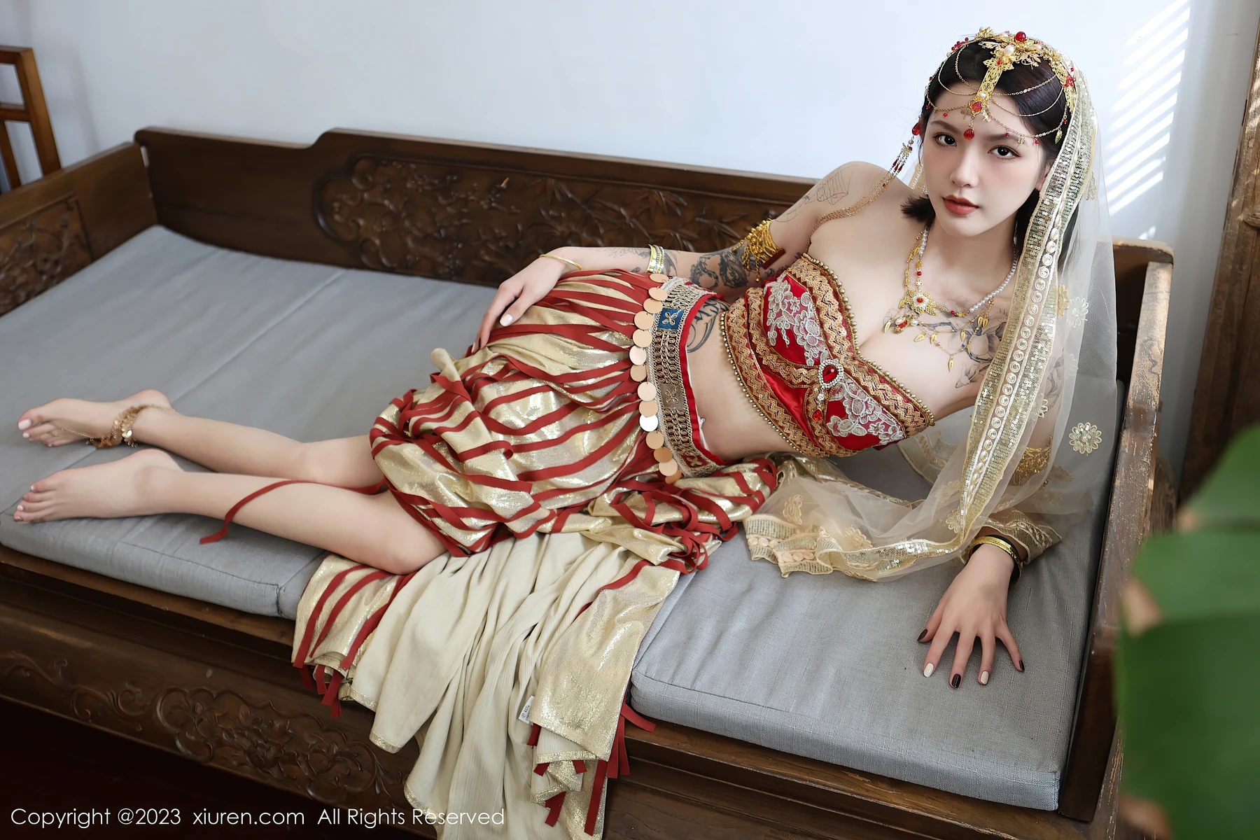 秀人网No.6240乔一一：异域舞女写真 76帧明艳时刻，男生快转给她拍！ - 3