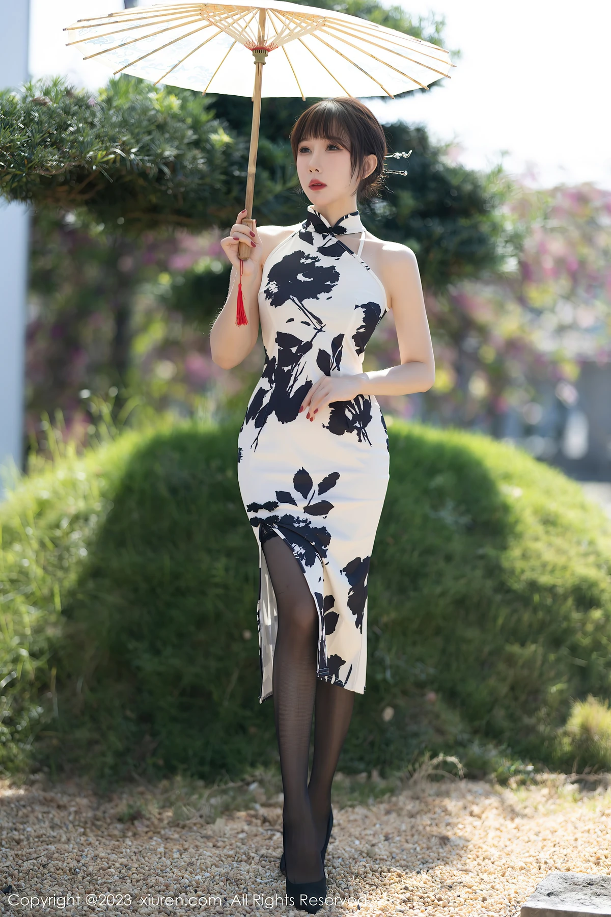 XiuRen No.6241波巧酱：白旗袍裹不住的24岁风情，88P高清定格东方魅惑 - 4