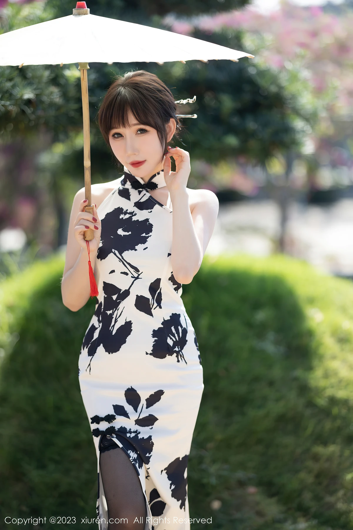 XiuRen No.6241波巧酱：白旗袍裹不住的24岁风情，88P高清定格东方魅惑 - 5