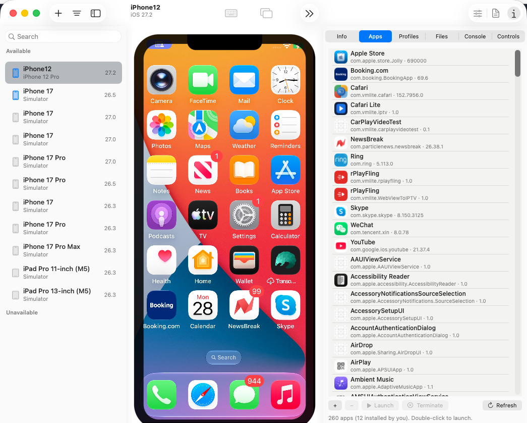 rPlayHub mirroring an iPhone 12, with the device's app list alongside