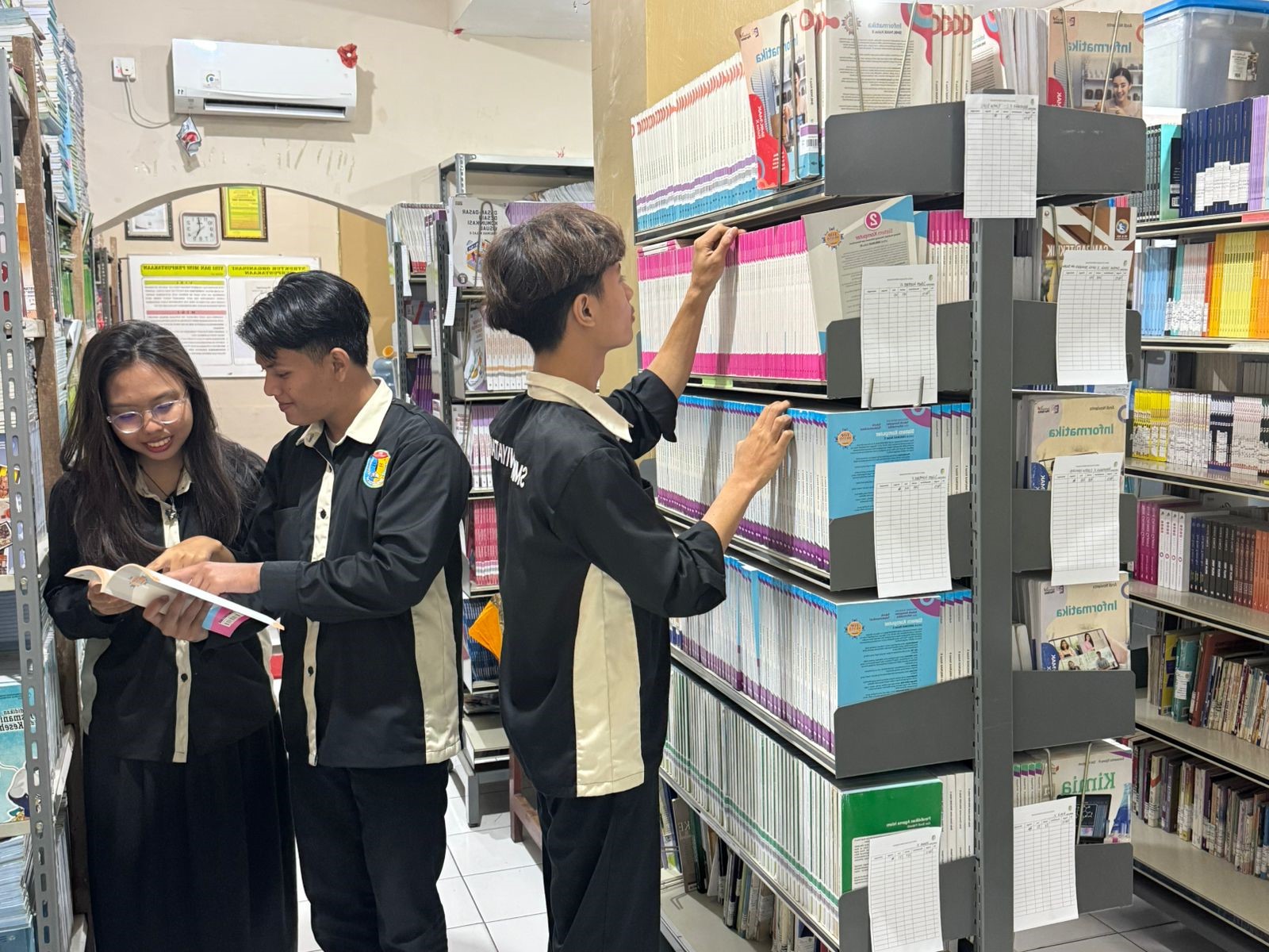Interior Perpustakaan Wiyata Pustaka SMK Pawiyatan Surabaya