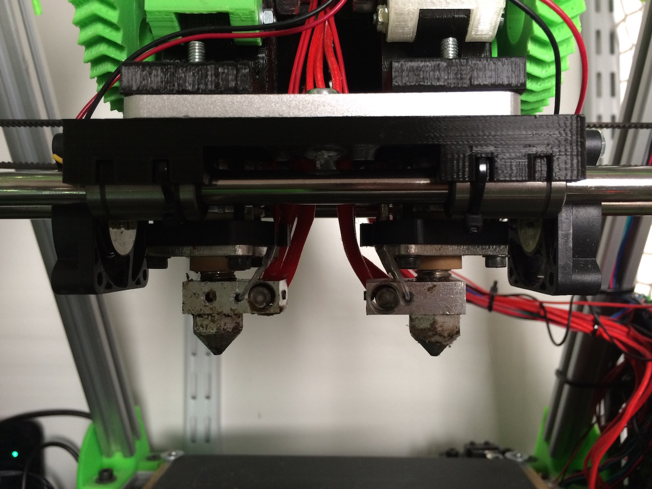 Extruders on carriage