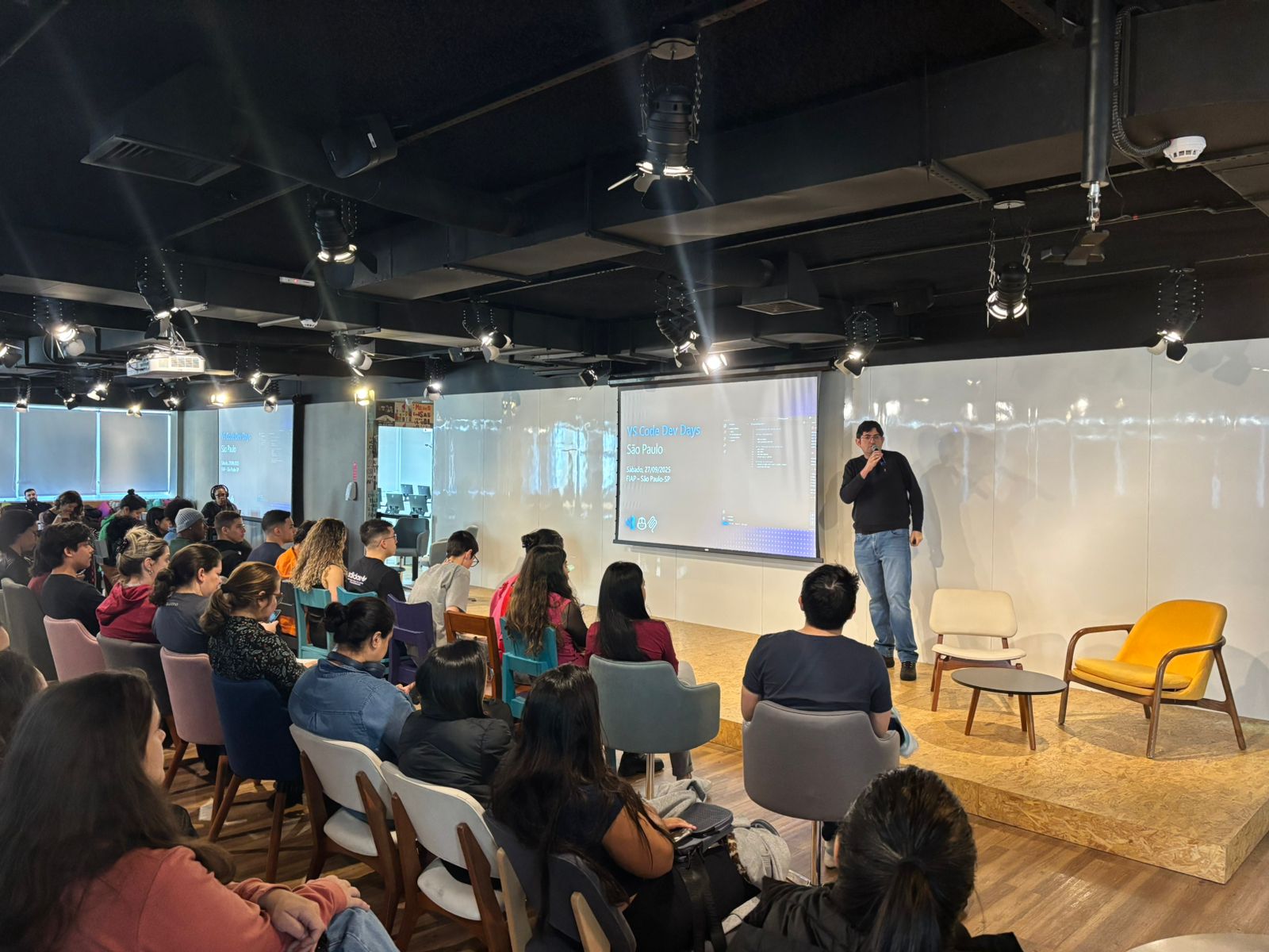 Renato palestrando 3