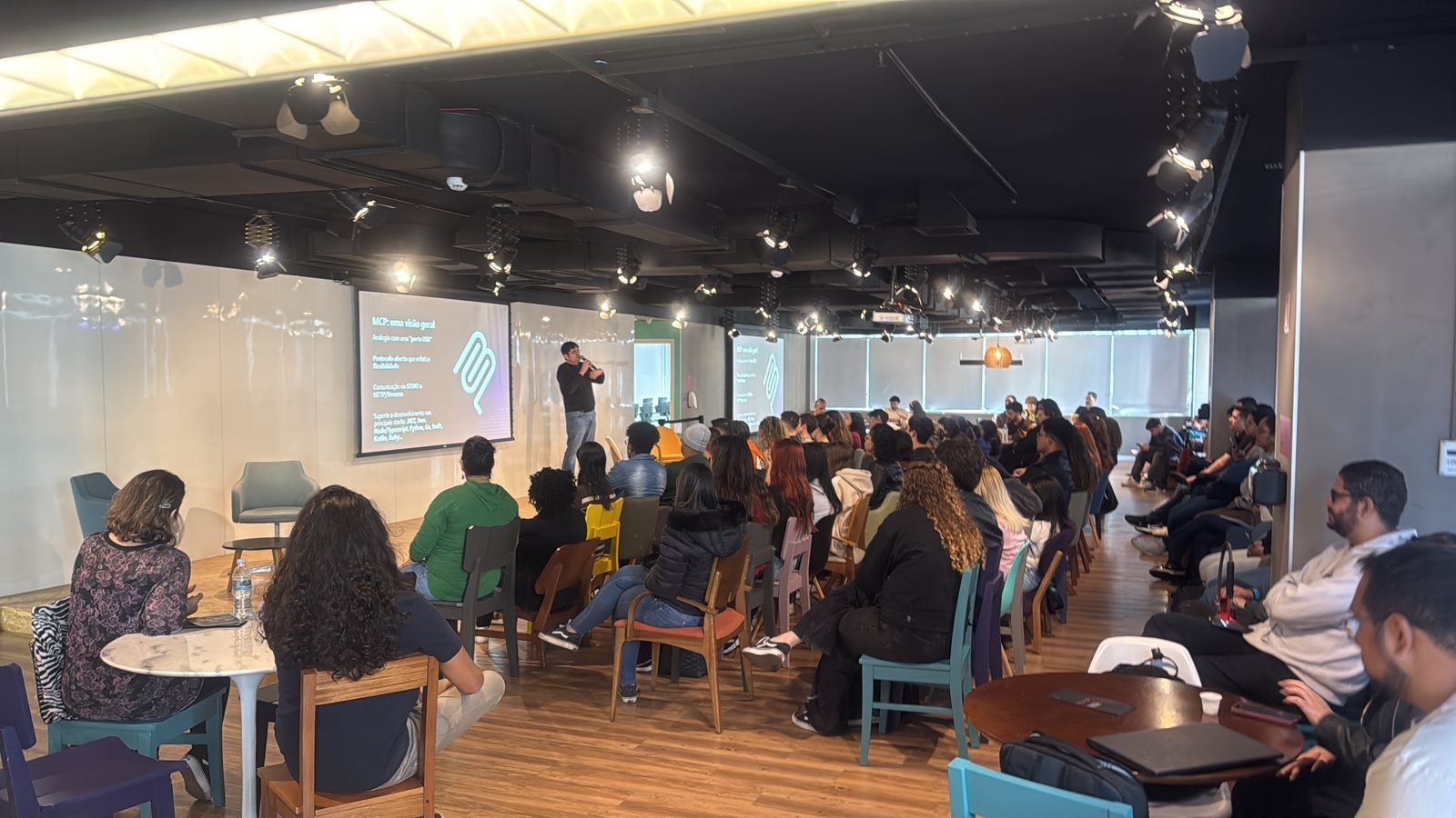 Renato palestrando 1