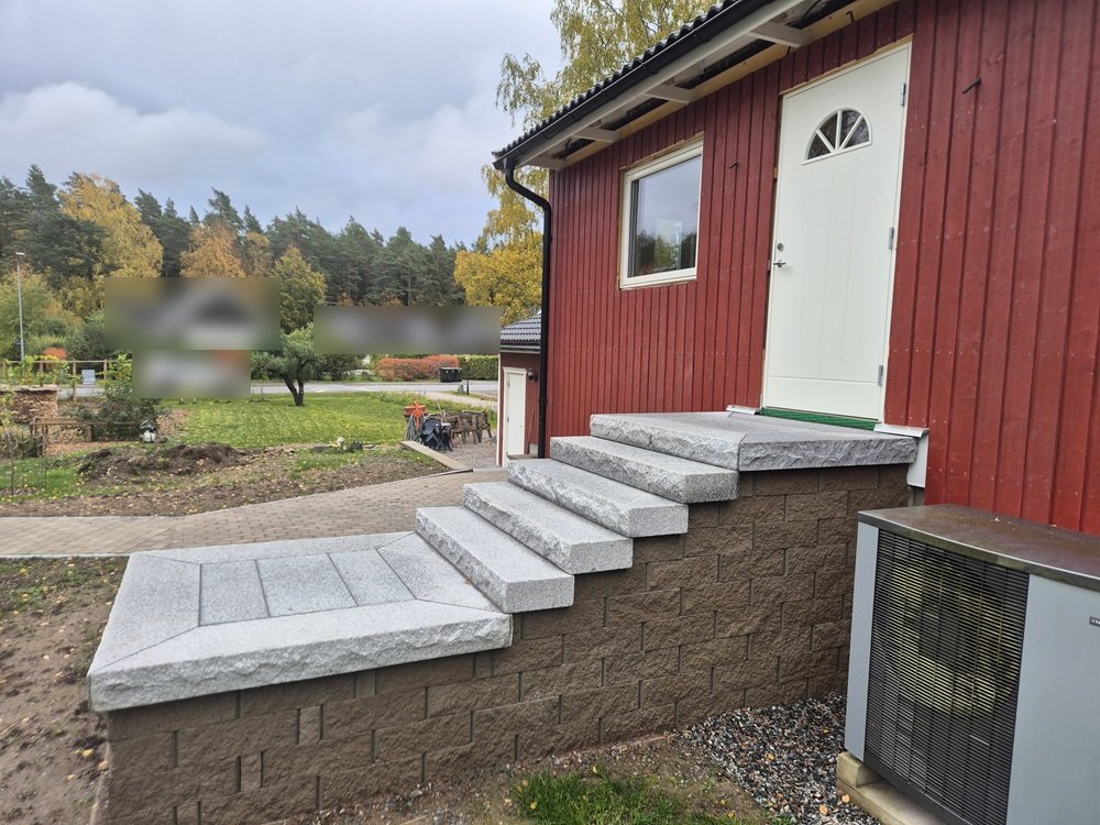Kundens foto av trappan före projektering