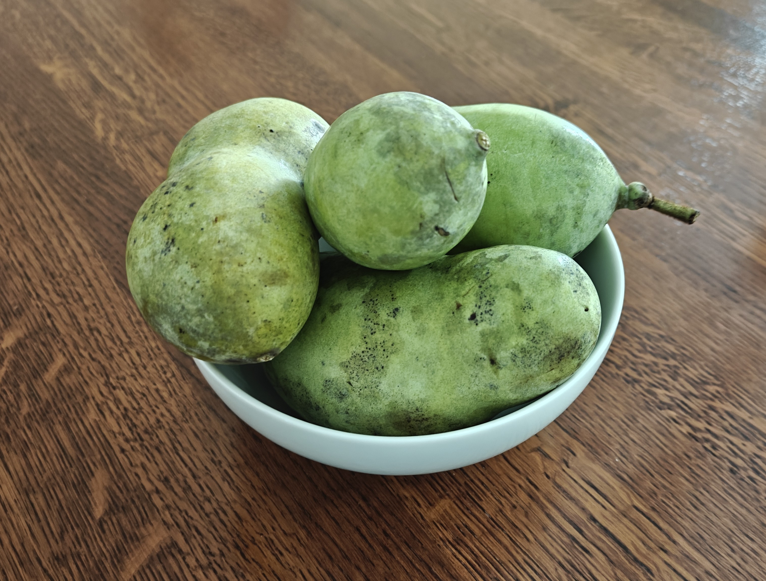 White bowl full of pawpaws