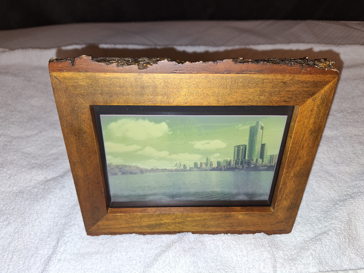 E Picture frame display