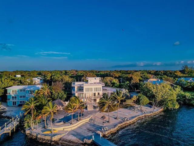 Lugar real que inspiró Edificio residencial en Key Lento
