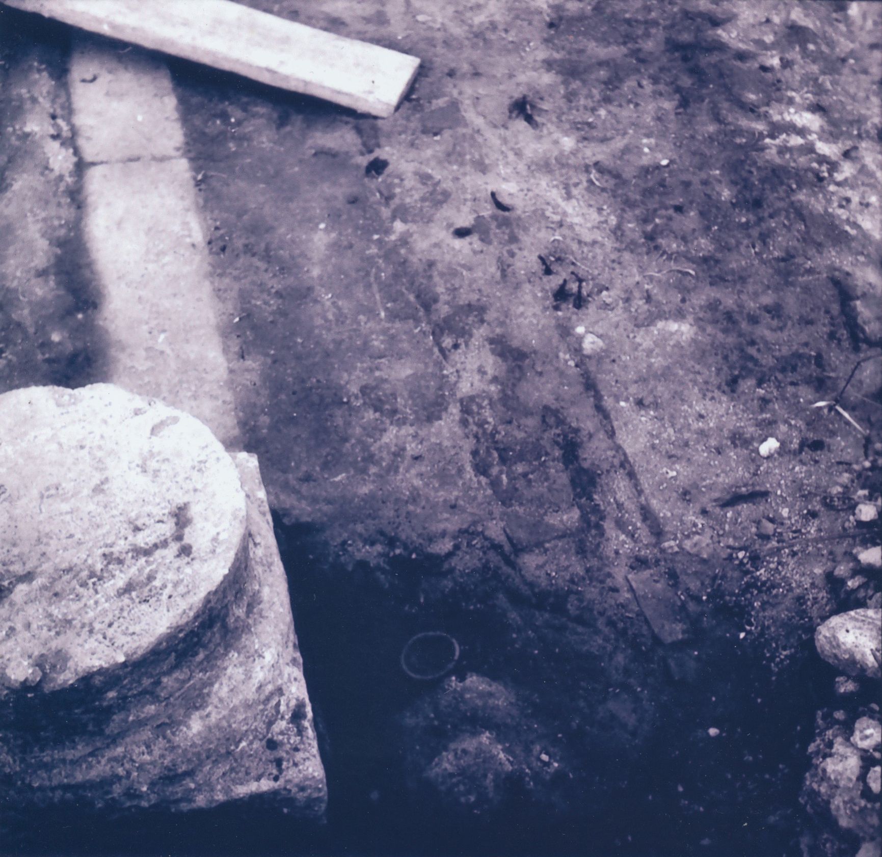 A flower pot during 1973 excavation
