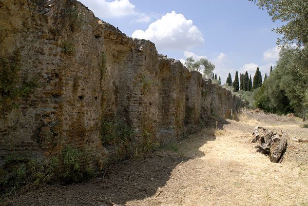 Photograph of the Nymphaeum of the Terraced garden under the Libraries at Hadrian's Villa