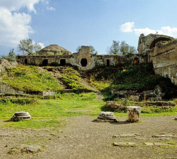 Photograph of the Palace Nymphaeum at Hadrian's Villa, in its modern state