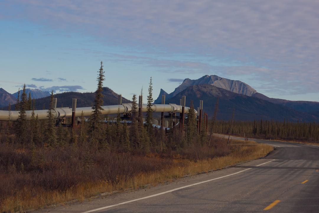 Alaska Pipeline & Mount Sukakpak