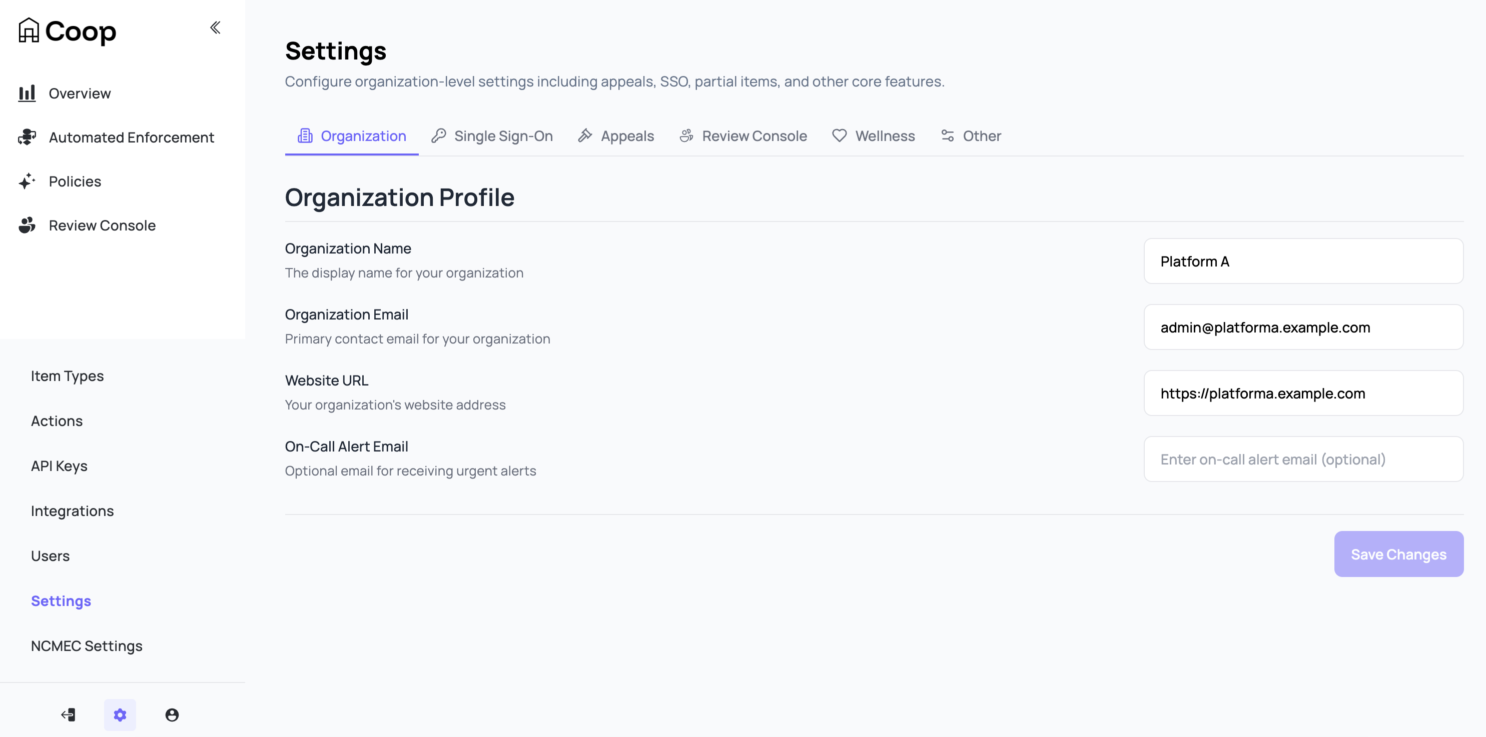Settings 資訊儀表板的 Organization 分頁,包含組織名稱、電子郵件、網站網址與值班警示電子郵件欄位。