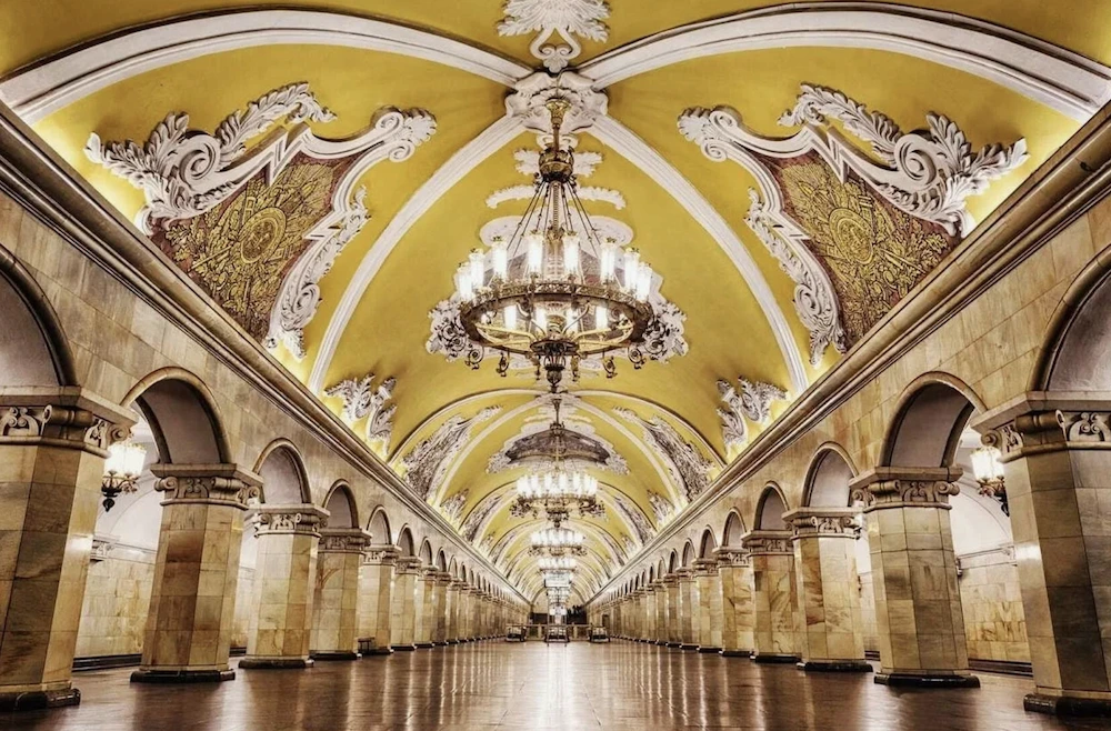 Komsomolskaya entrance