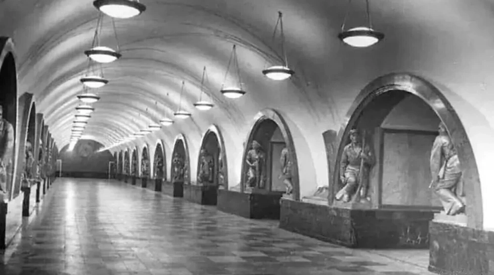 Ploshchad Revolyutsii USSR metro