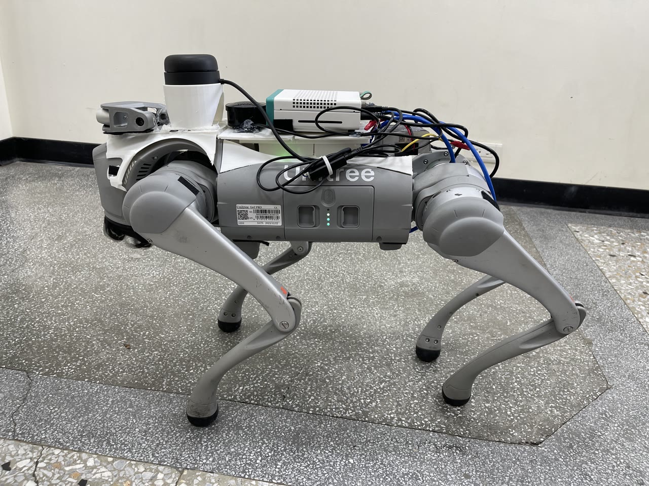完成硬體整合後的 PawAI:Go2 Pro 背負 Jetson、RealSense D435、RPLIDAR 與音訊設備