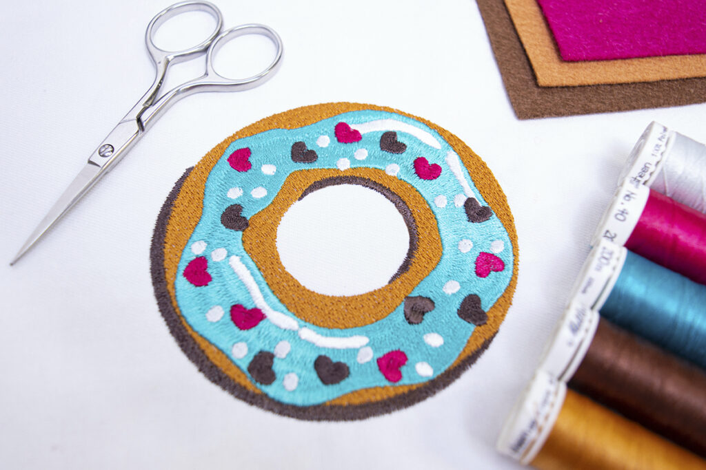 Donut with Hearts 🍩 free embroidery design