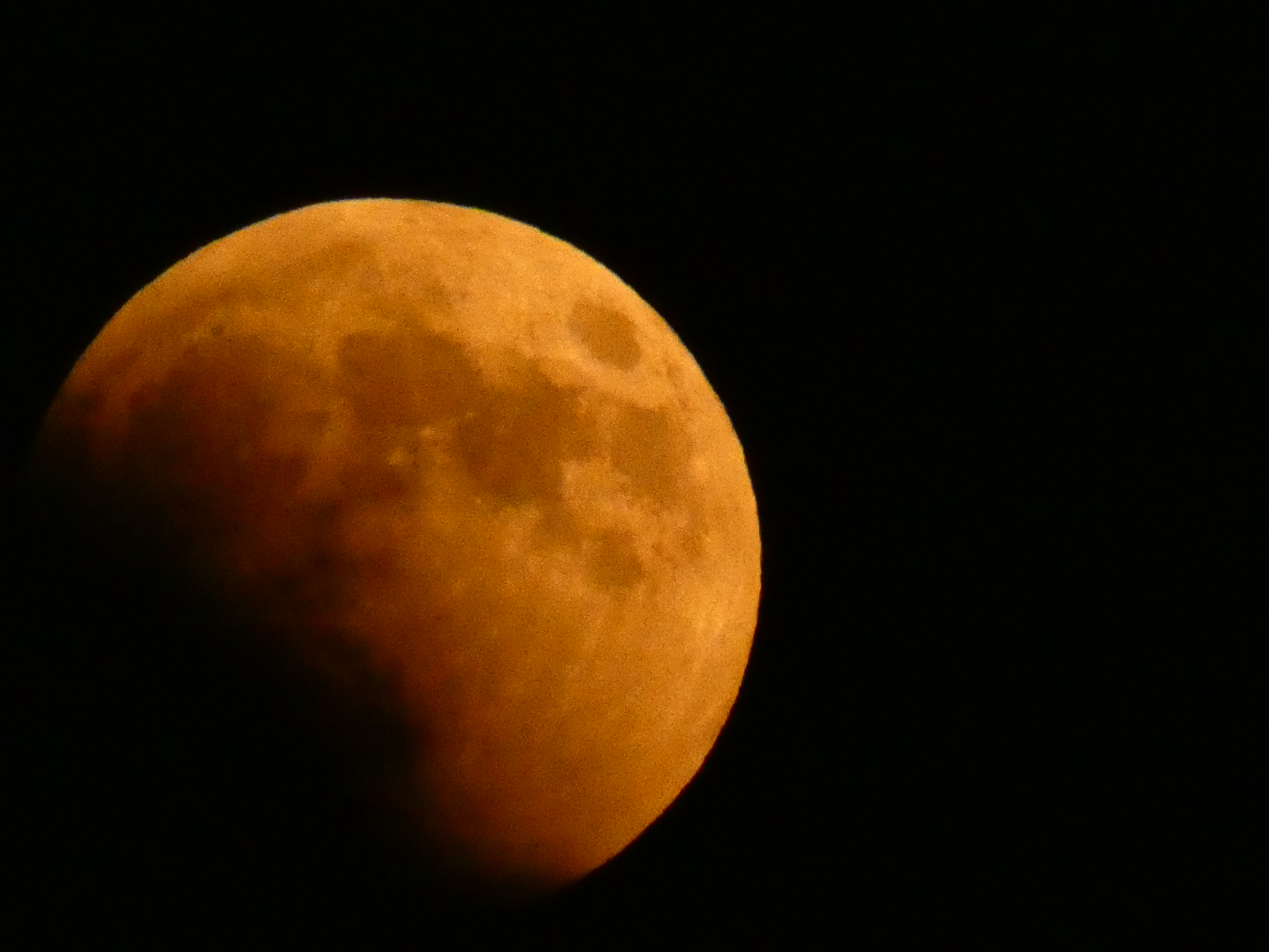 P1100584_lunareclipse2.JPG